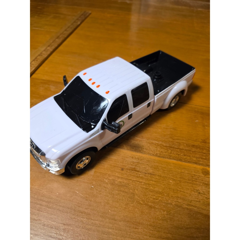 Big Country Toys Ford Super Duty F350 Dually Truck White 1:20 Scale Plastic